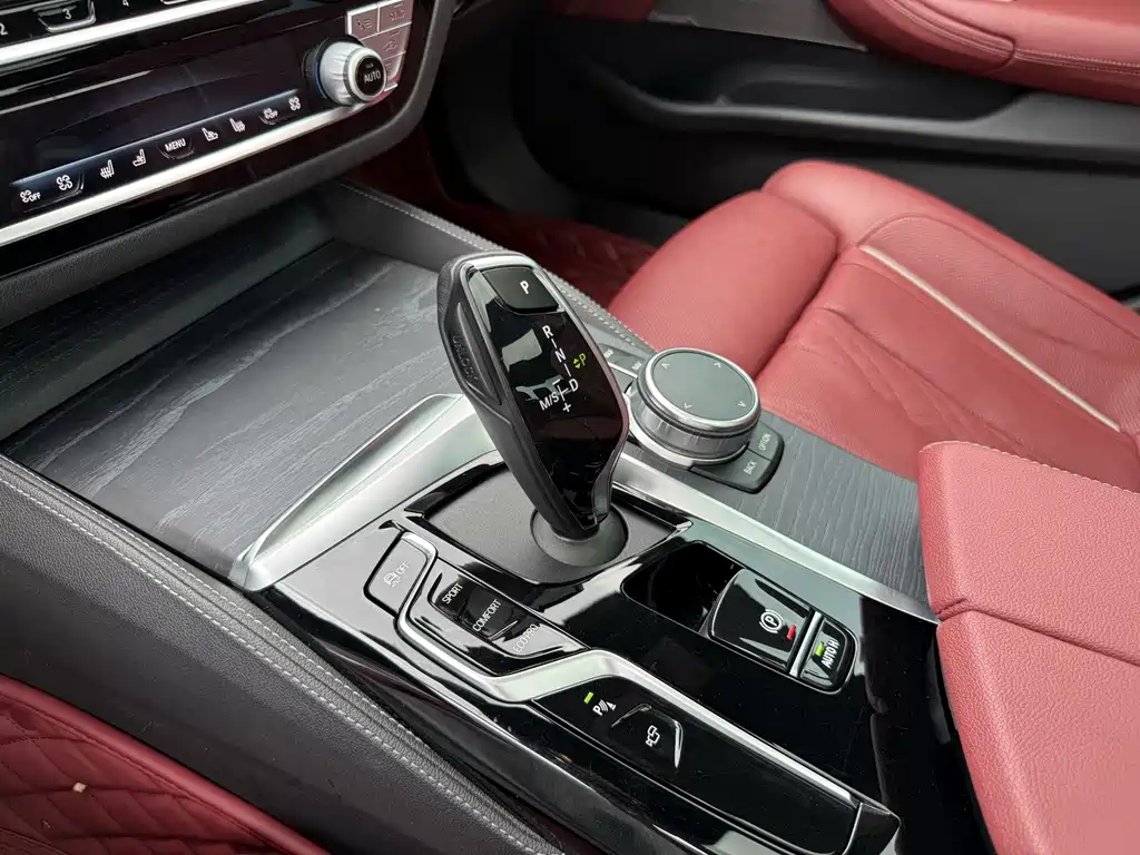 BMW 5 Series — фото 18