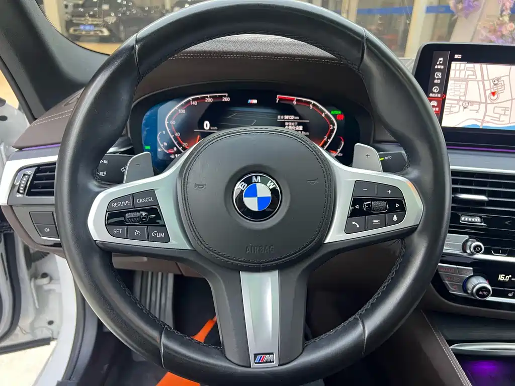 BMW 5 Series — фото 14