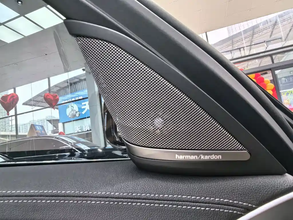 BMW 5 Series — фото 11
