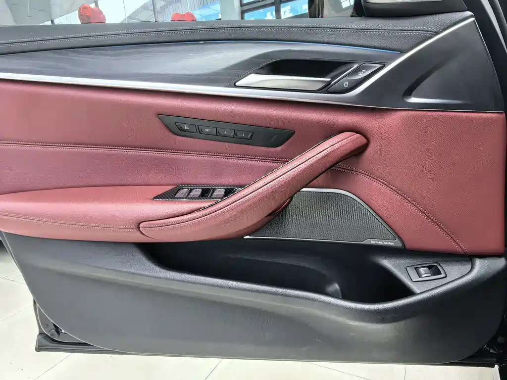BMW 5 Series — фото 13