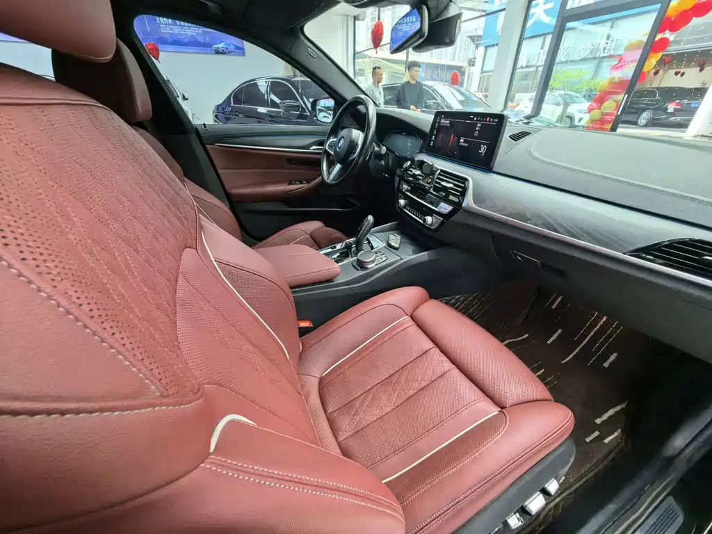 BMW 5 Series — фото 14