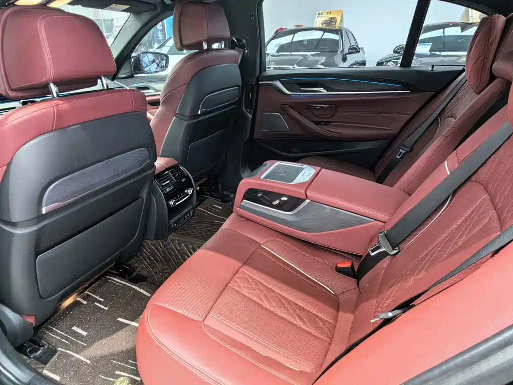BMW 5 Series — фото 10