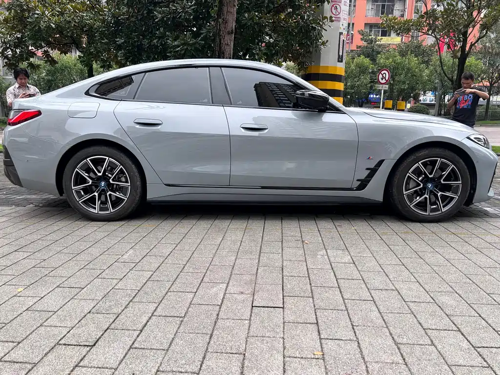 BMW i4 — фото 4