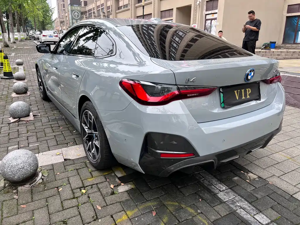 BMW i4 — фото 7
