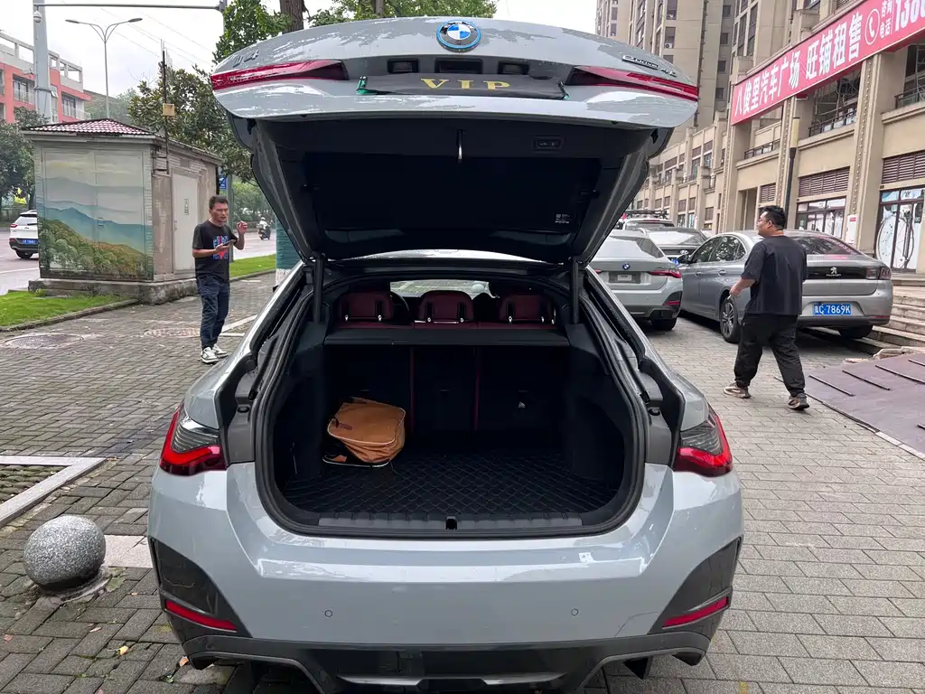 BMW i4 — фото 8