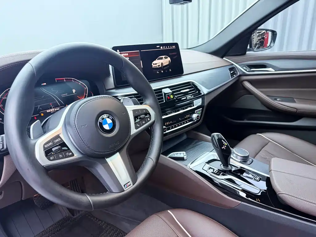 BMW 5 Series — фото 14