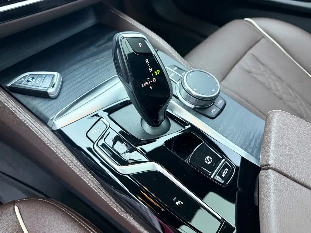 BMW 5 Series — фото 15