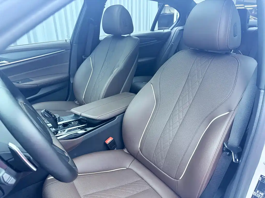 BMW 5 Series — фото 18