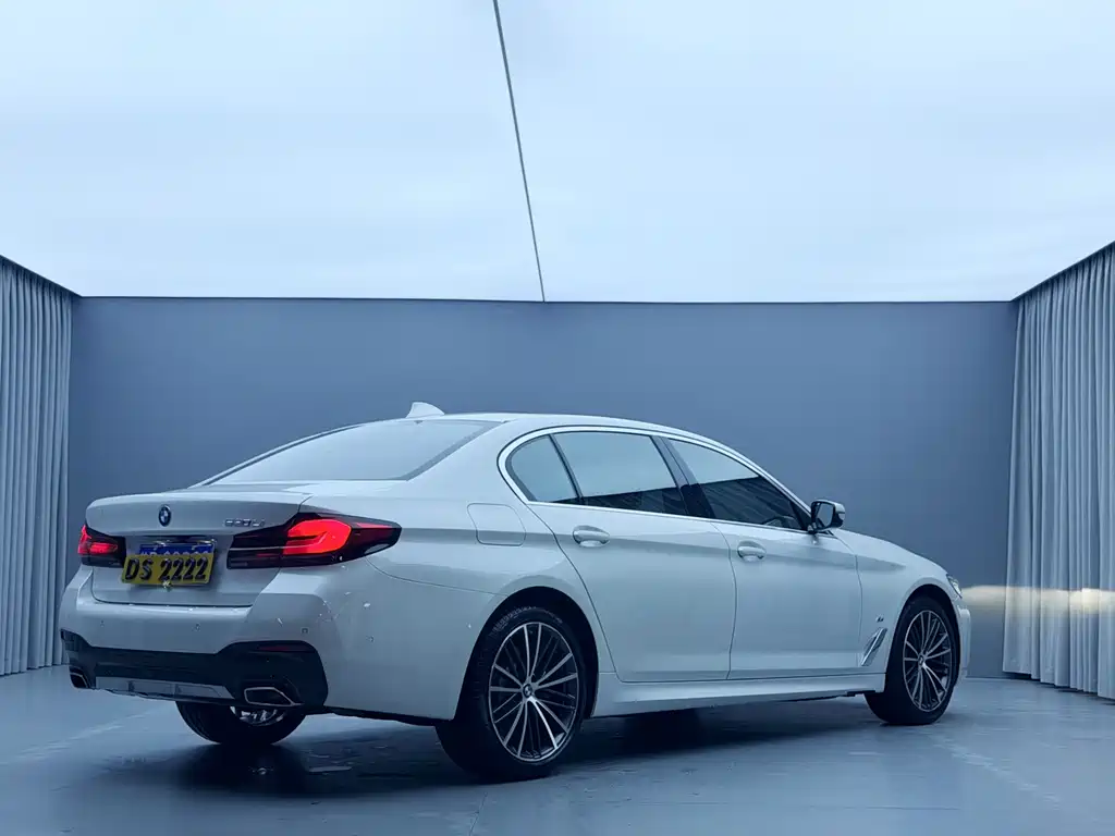 BMW 5 Series — фото 4