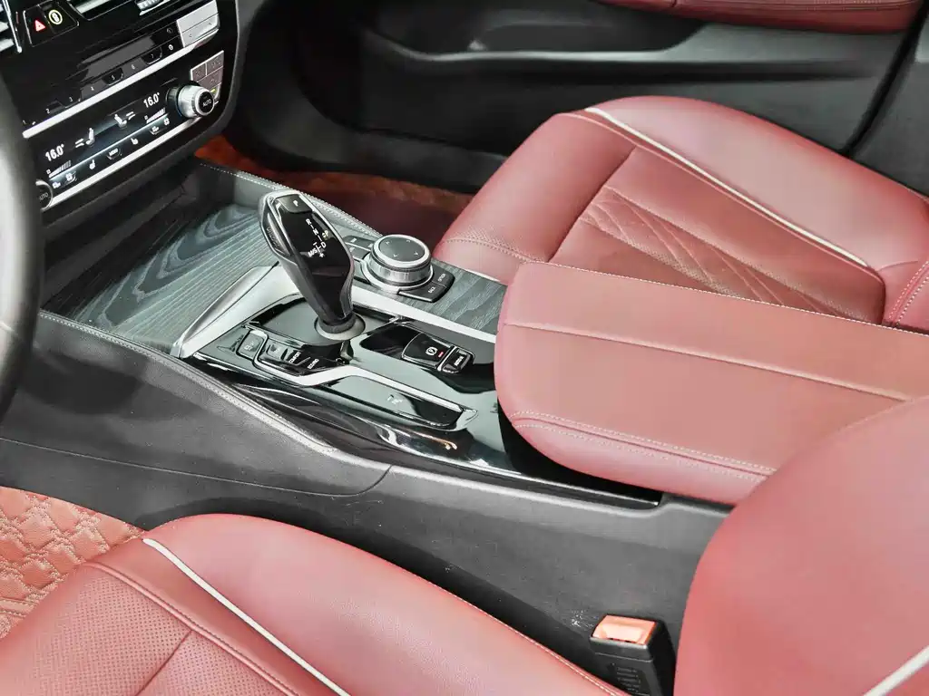 BMW 5 Series — фото 13