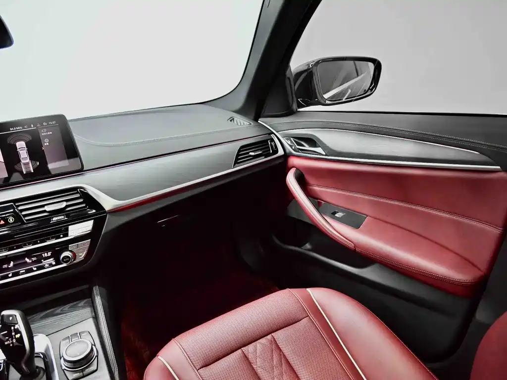 BMW 5 Series — фото 17