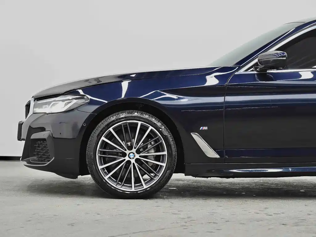 BMW 5 Series — фото 4