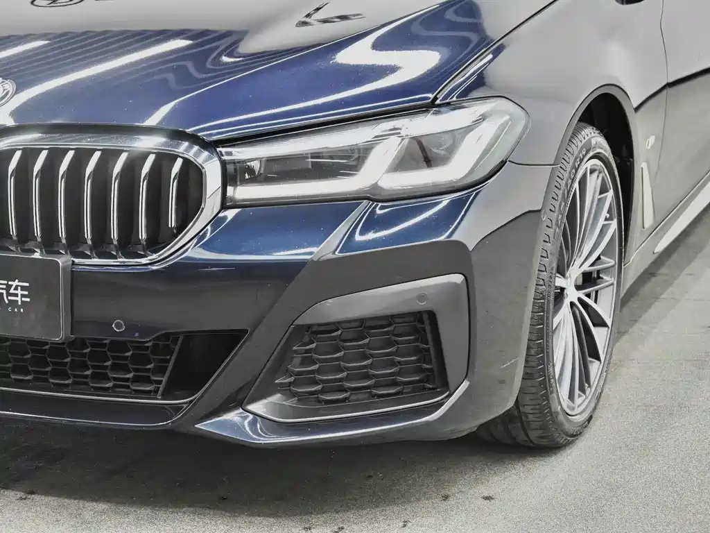 BMW 5 Series — фото 32