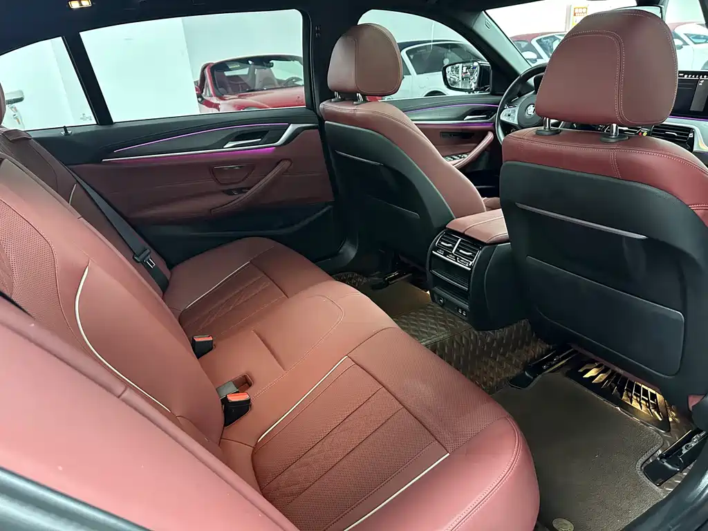 BMW 5 Series — фото 15