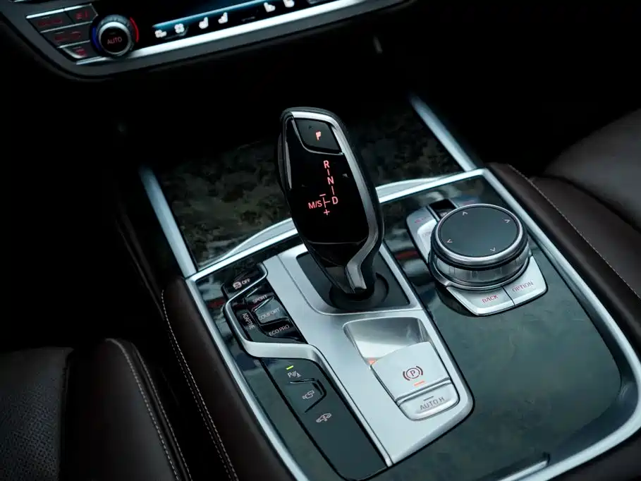 BMW 7 Series — фото 13