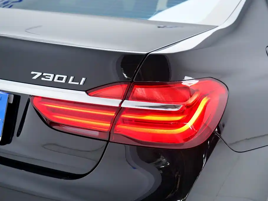 BMW 7 Series — фото 18