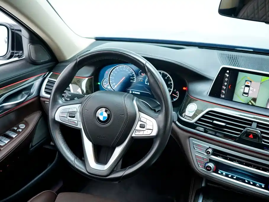 BMW 7 Series — фото 21