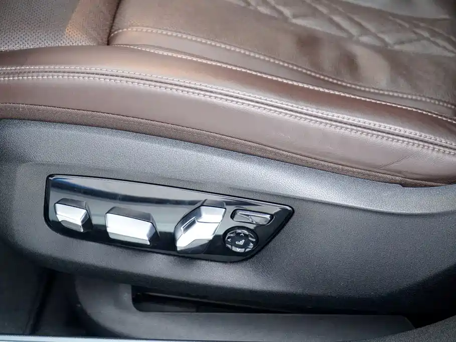 BMW 7 Series — фото 26
