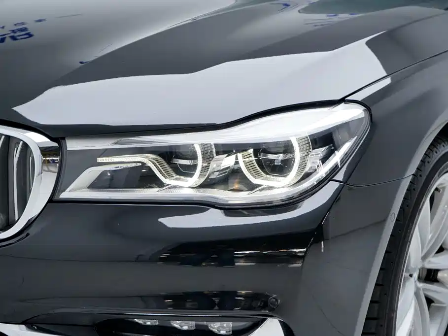 BMW 7 Series — фото 16