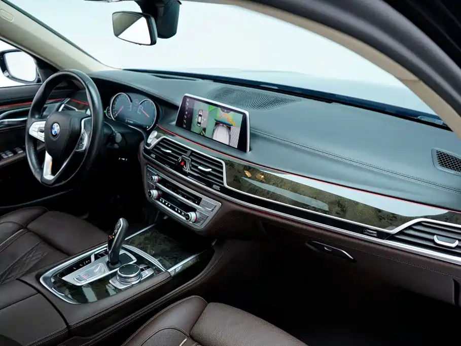 BMW 7 Series — фото 19