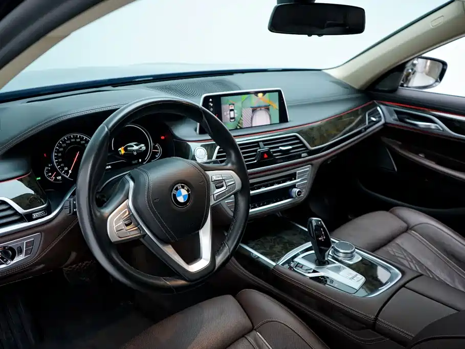 BMW 7 Series — фото 20
