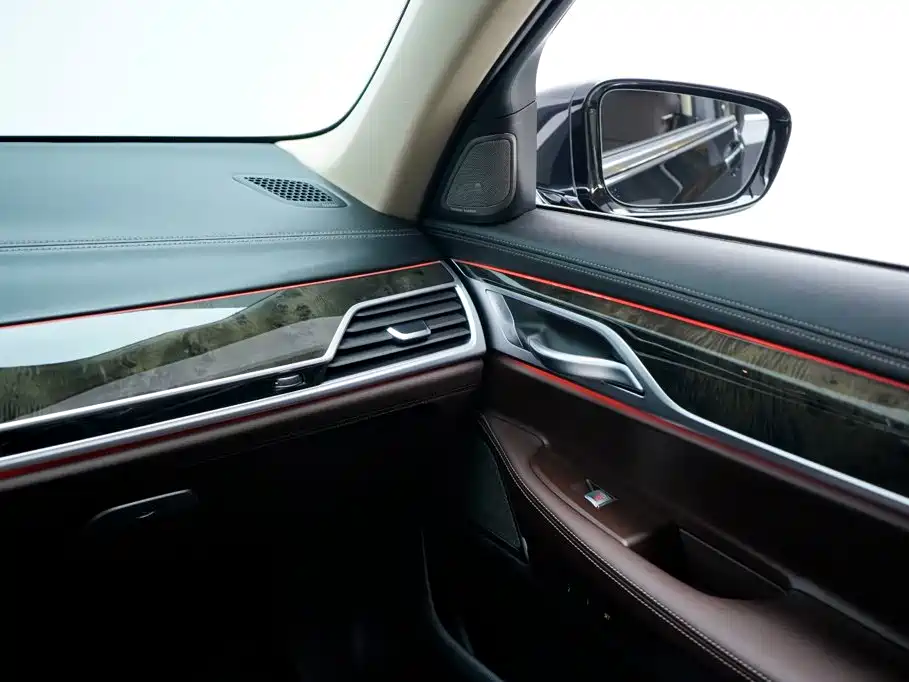 BMW 7 Series — фото 22