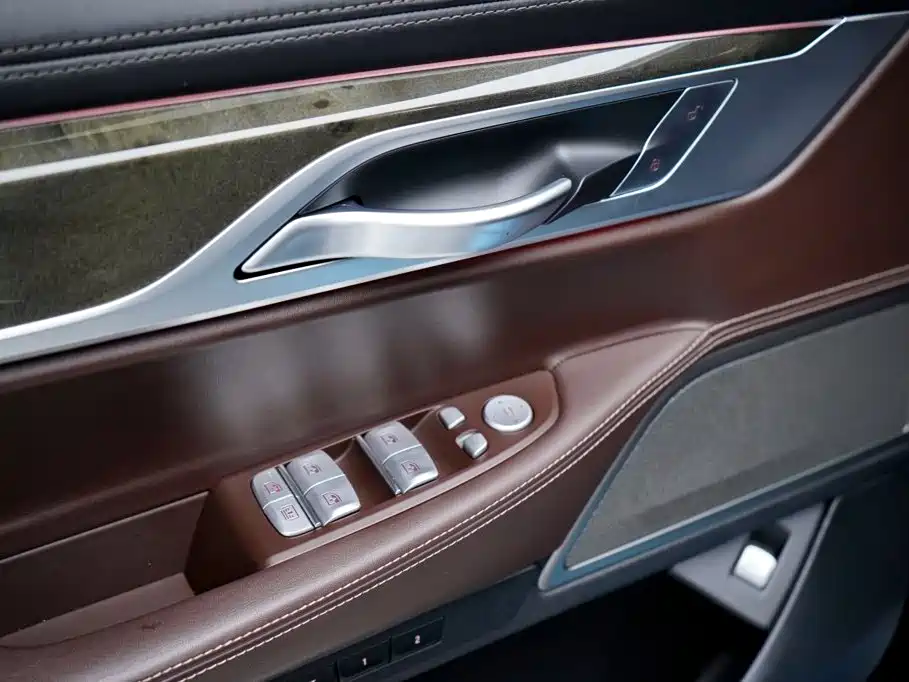 BMW 7 Series — фото 27