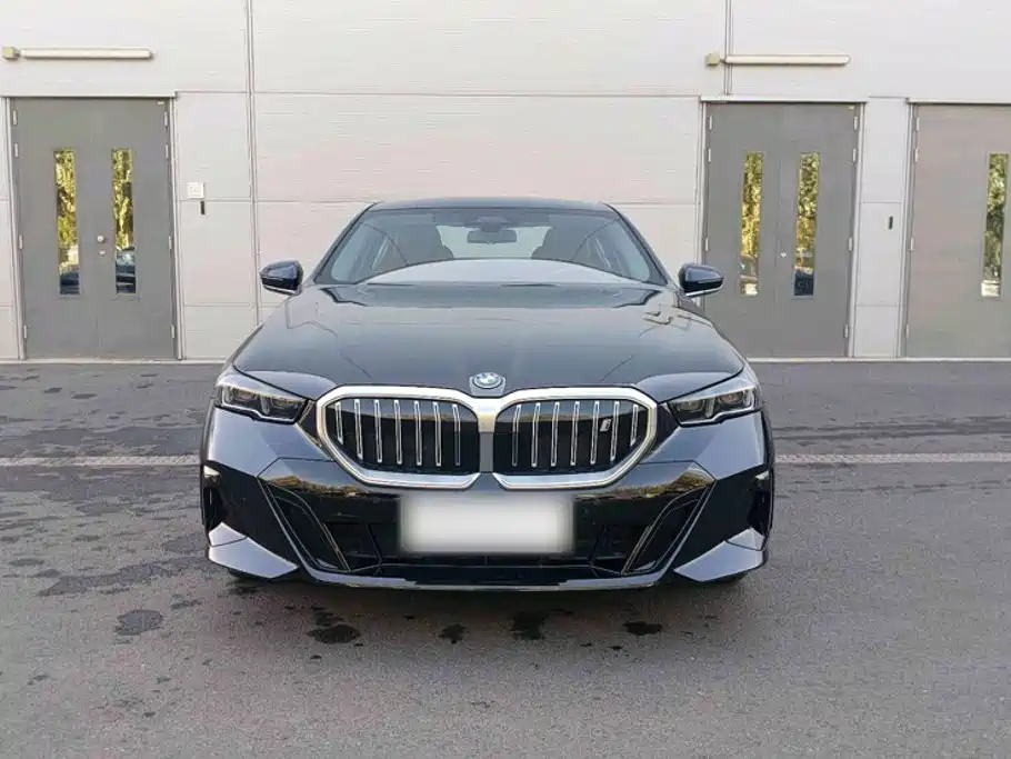 BMW i5 — фото 3
