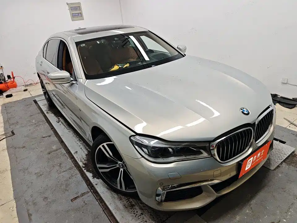 BMW 7 Series — фото 2