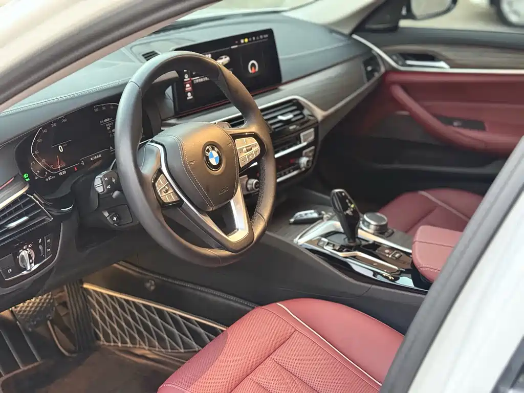 BMW 5 Series — фото 4