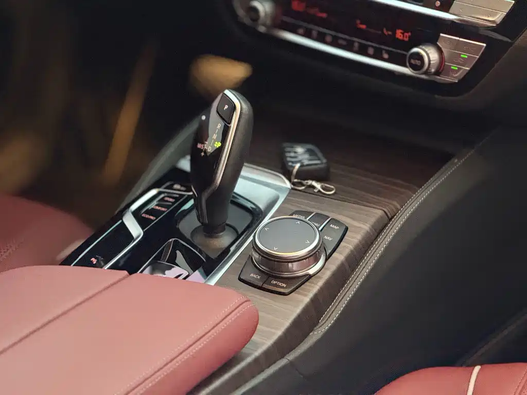 BMW 5 Series — фото 10