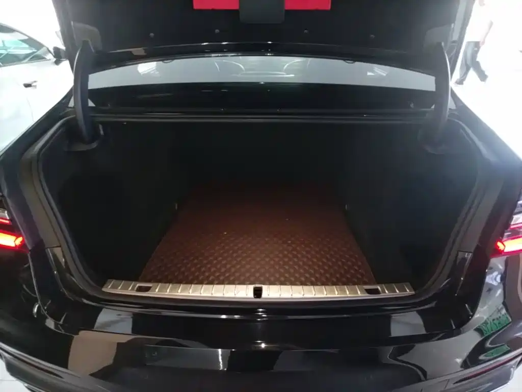 BMW 7 Series — фото 19