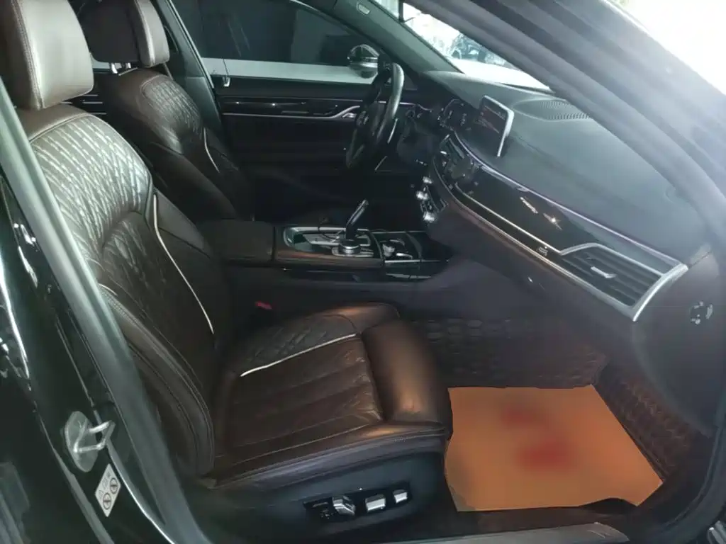 BMW 7 Series — фото 25
