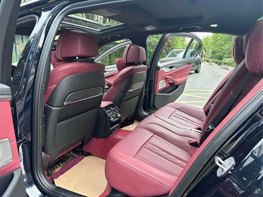 BMW 5 Series — фото 14