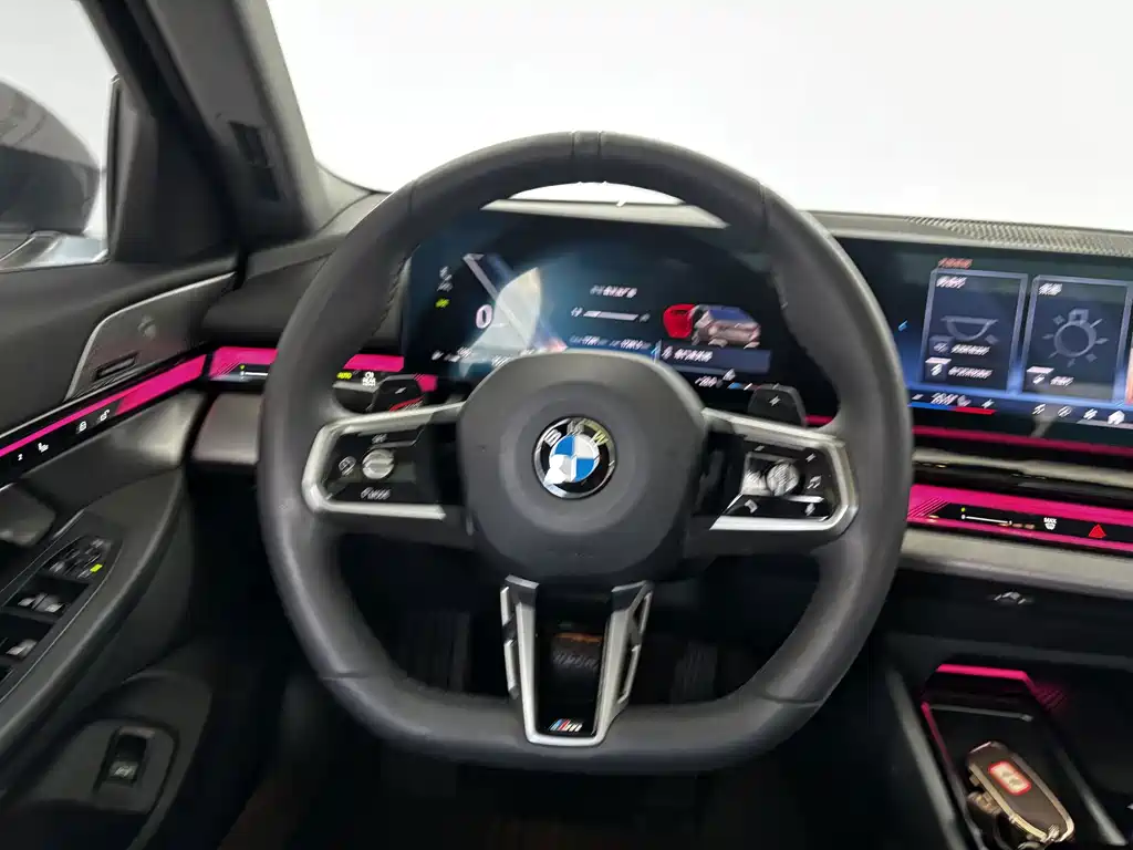BMW 5 Series — фото 15
