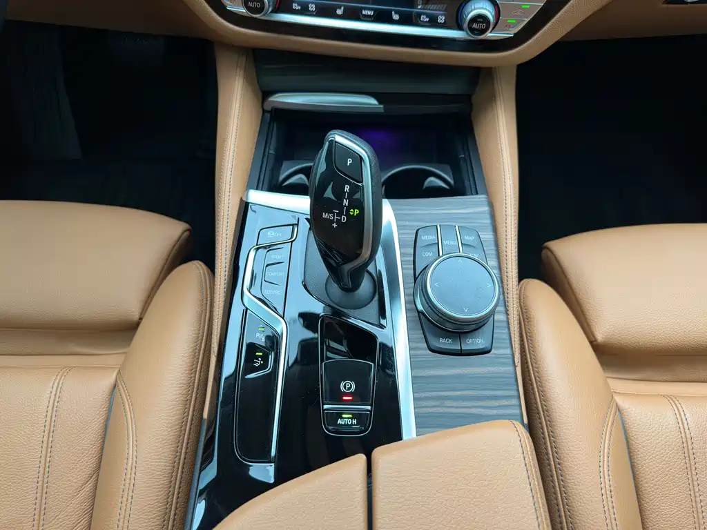 BMW 6 Series GT — фото 18