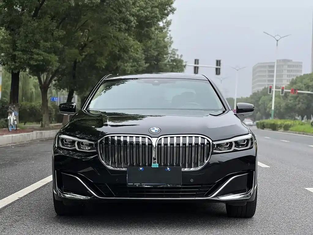 BMW 7 Series — фото 2