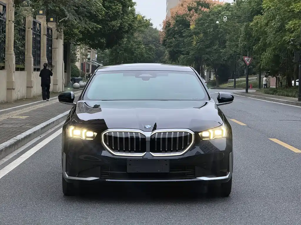 BMW 5 Series — фото 2