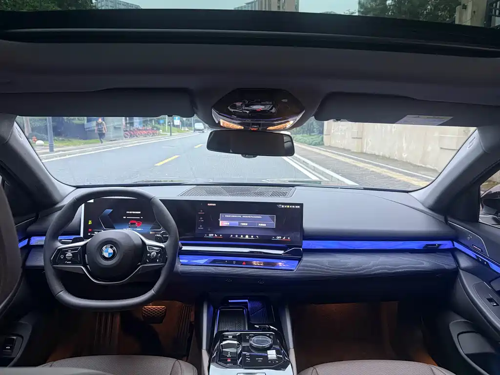 BMW 5 Series — фото 11