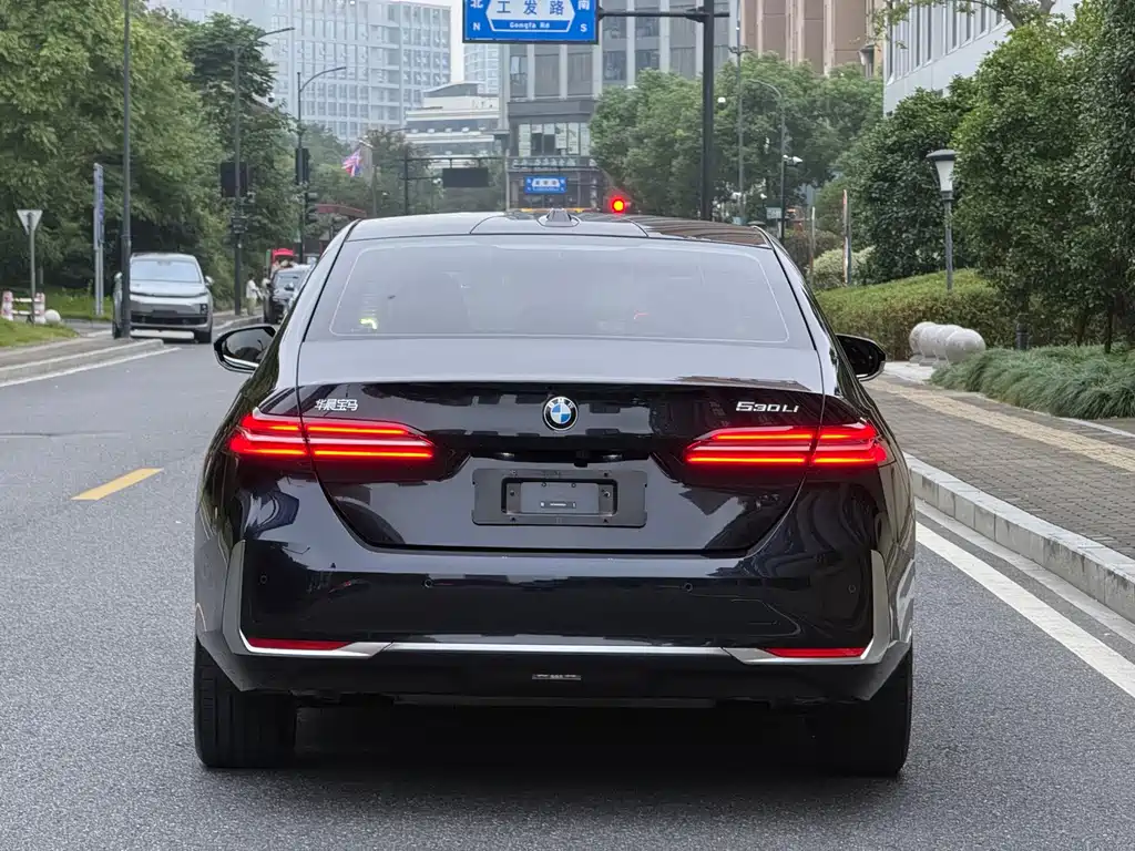BMW 5 Series — фото 13