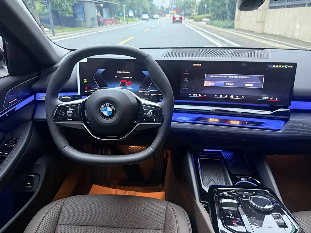 BMW 5 Series — фото 15