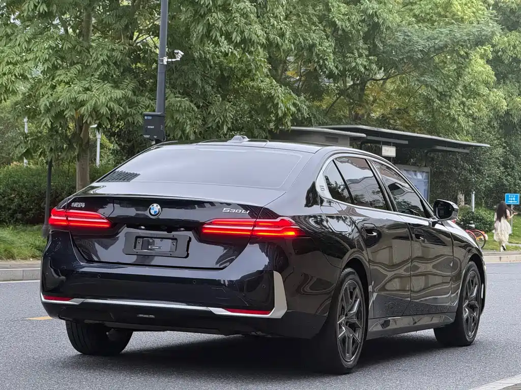 BMW 5 Series — фото 10