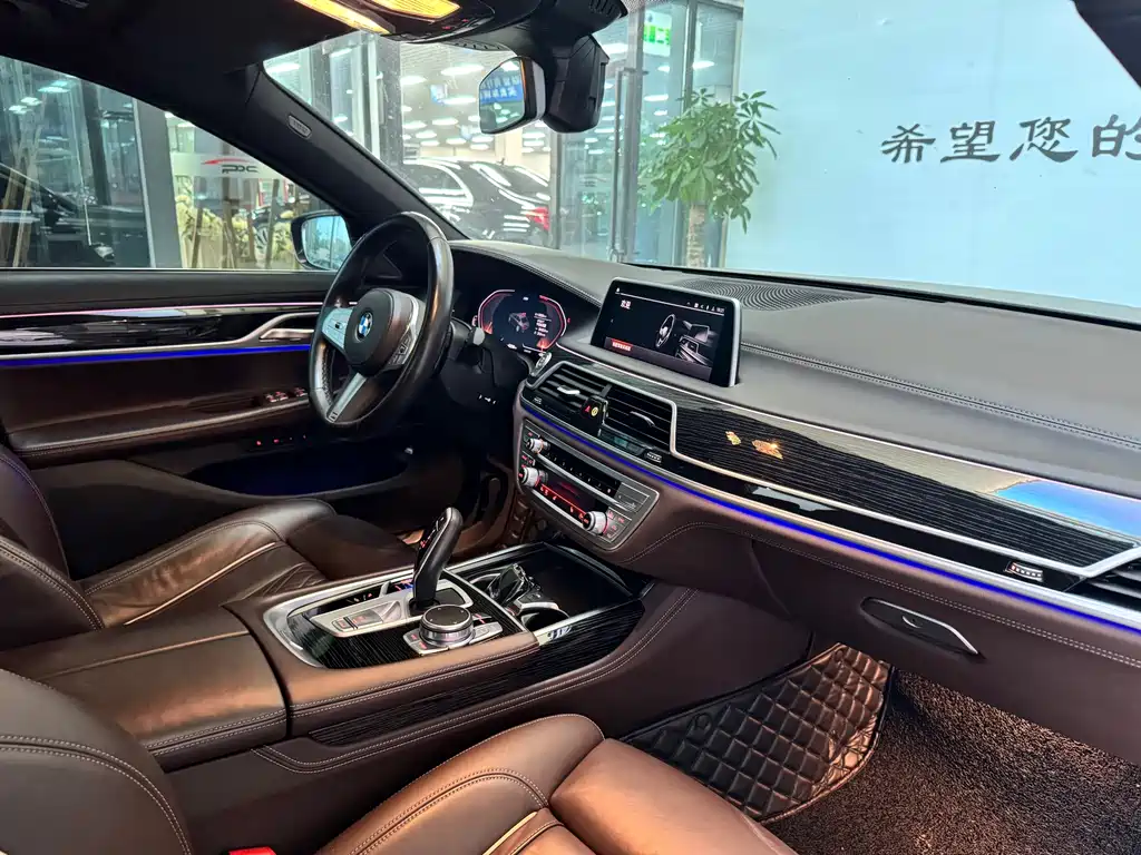BMW 7 Series — фото 10
