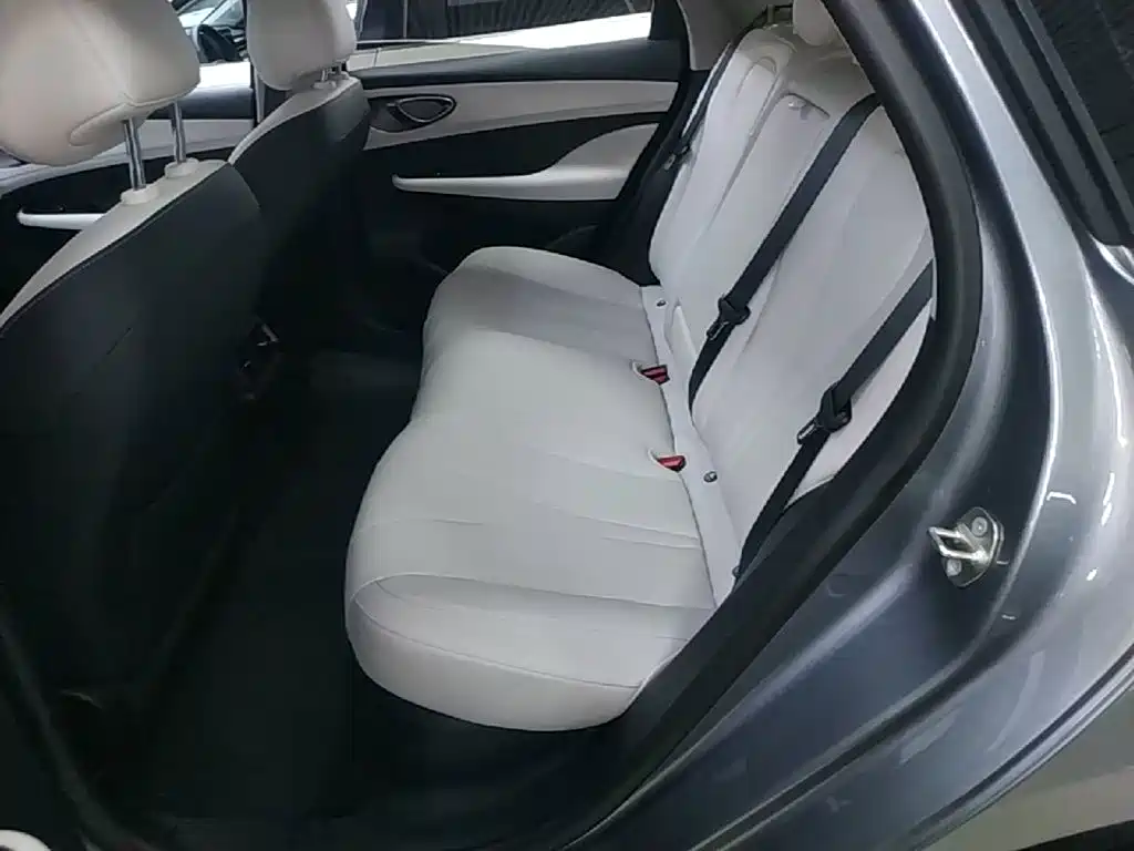 BYD Seal 05 DM-i — фото 17