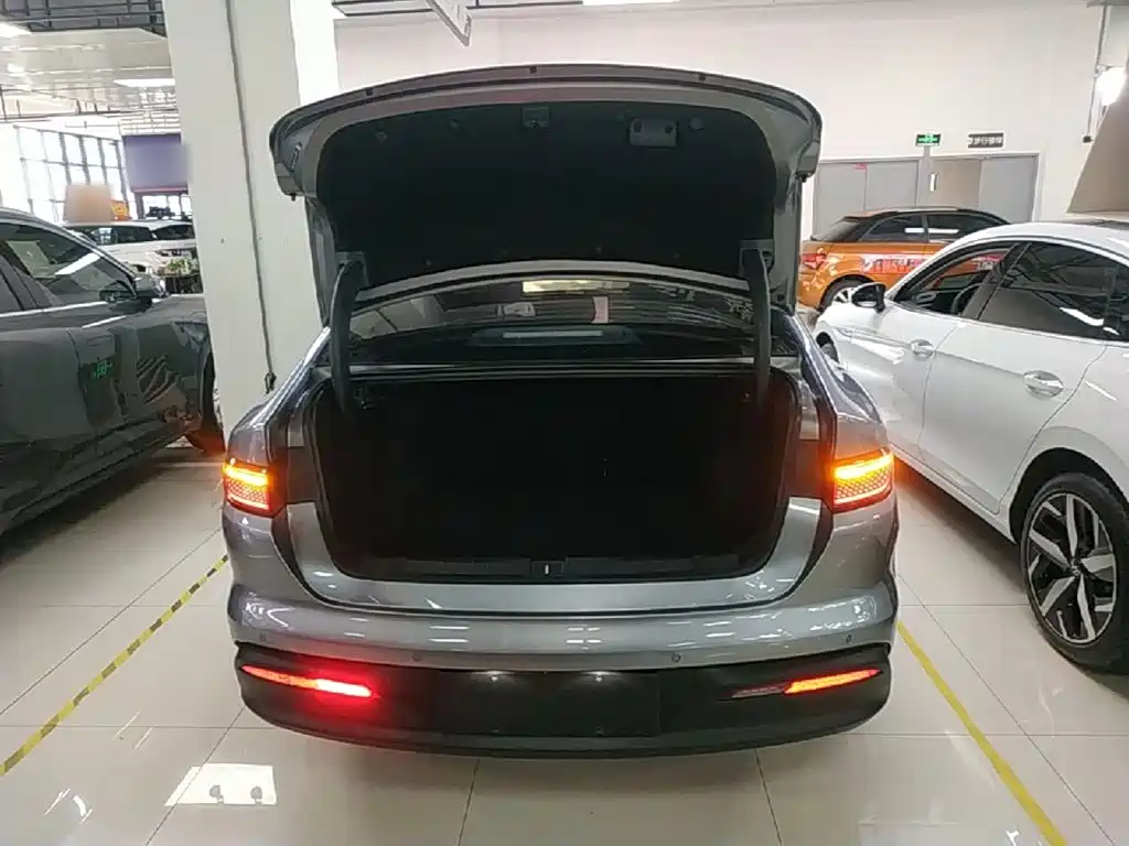 BYD Seal 05 DM-i — фото 19