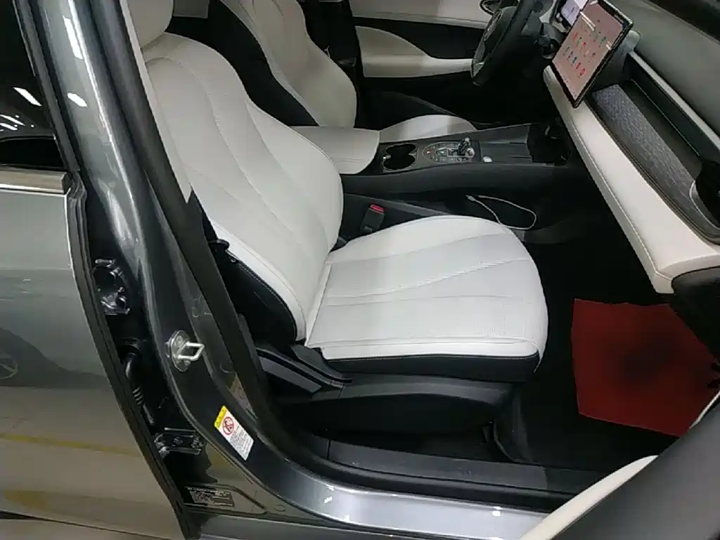 BYD Seal 05 DM-i — фото 25