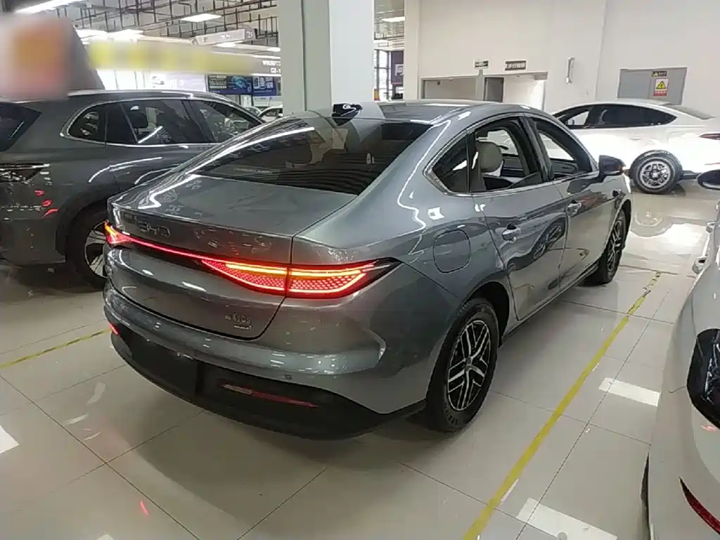 BYD Seal 05 DM-i — фото 7