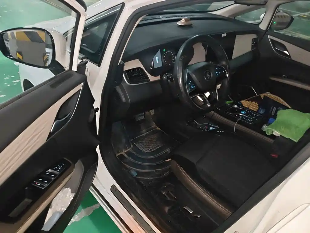 BYD MAX New Energy — фото 14