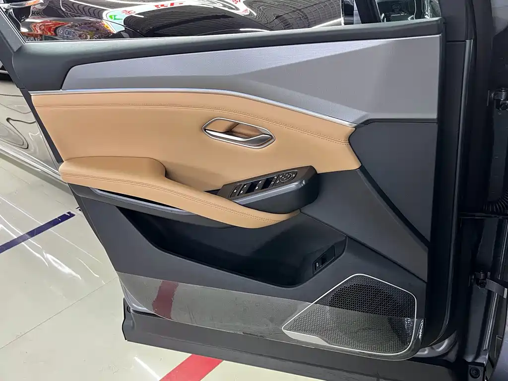 BYD L DM-i — фото 14