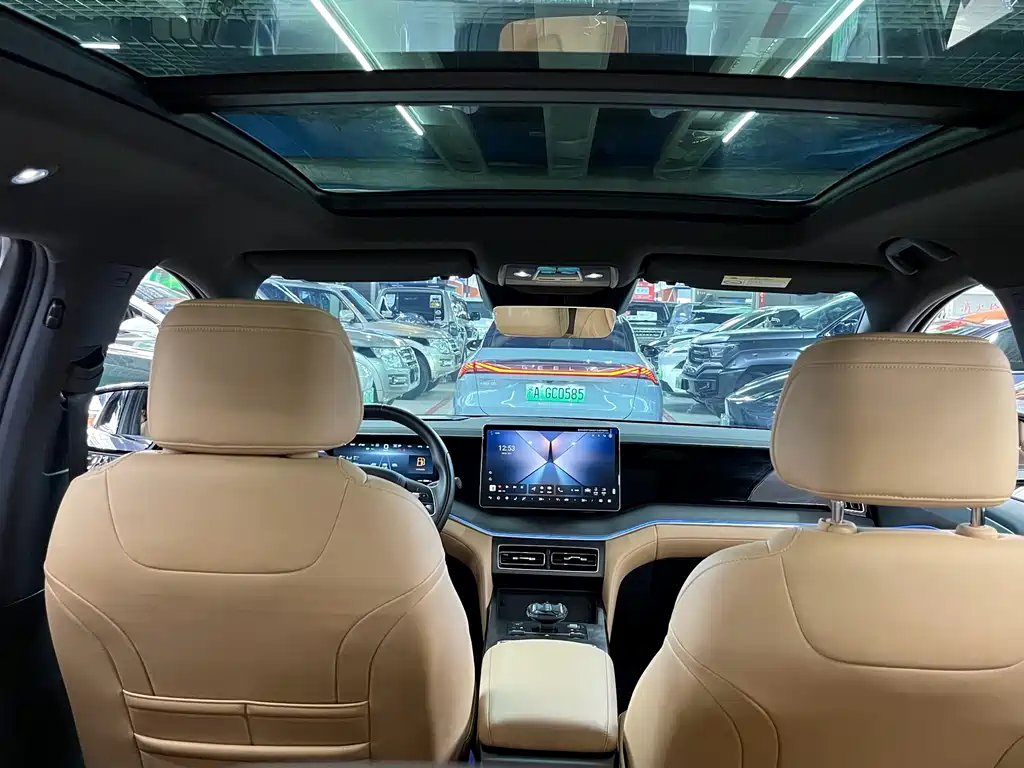 BYD L DM-i — фото 17